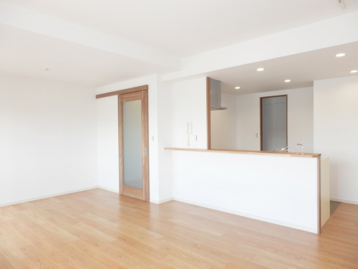 間仕切りを撤去して広々としたリビング・ダイニングに